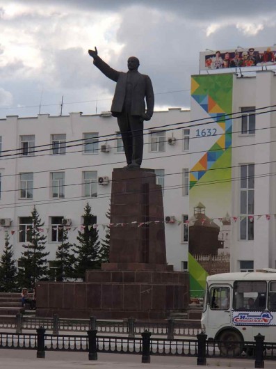 A statue of Lenin points the way north and to our destination.