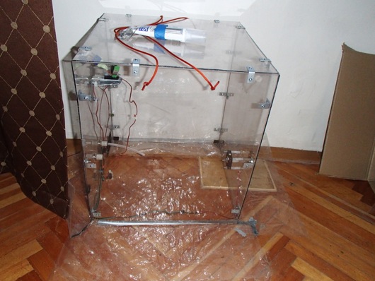 Device 1: The plexiglass cube above has five solid sides but no base.